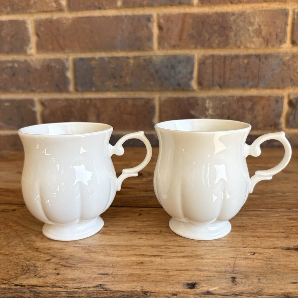 BLOCK Windsor Bone Footed Scallop Mugs Cups 3.5” Set Of 2